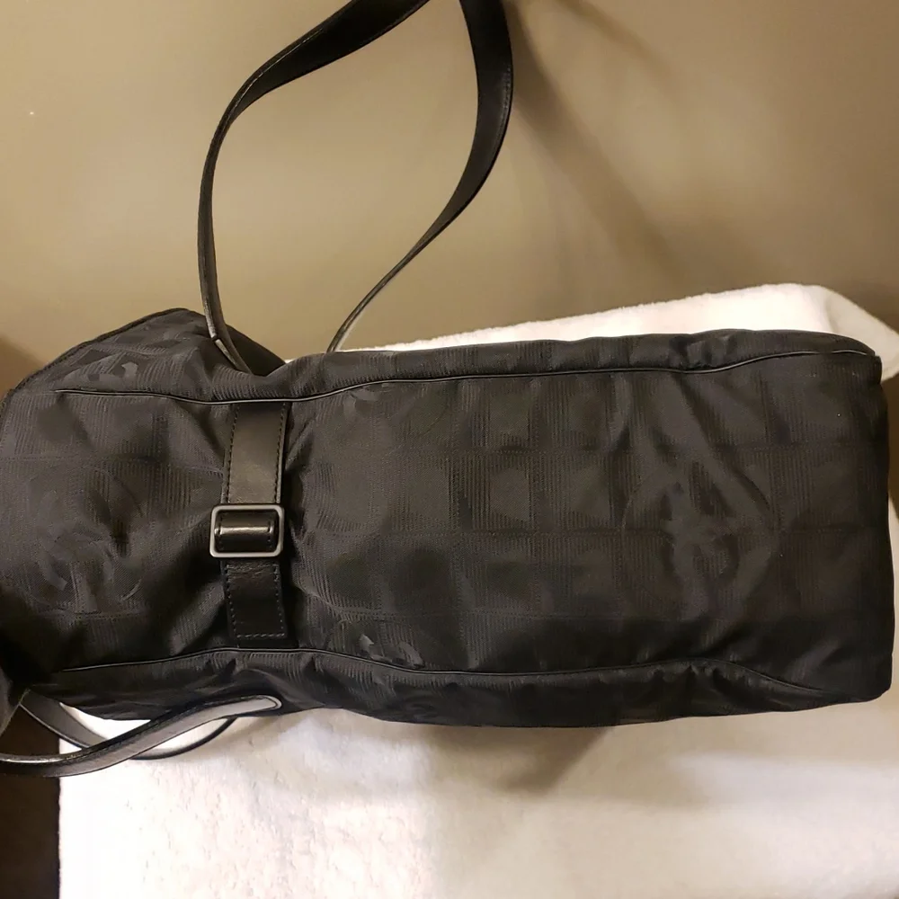 Chanel tote - Picture 12 of 17